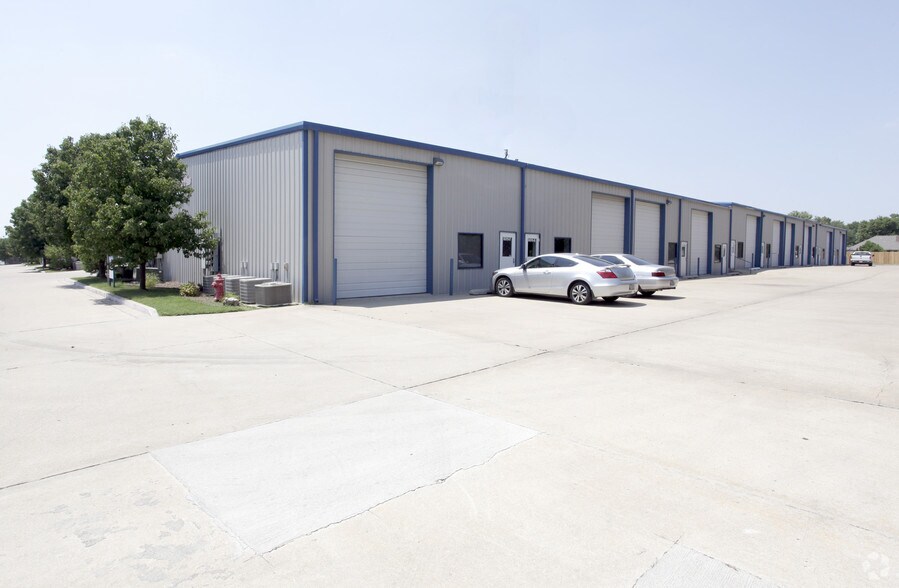 8315 E 111th St, Tulsa, OK 74133 For Lease