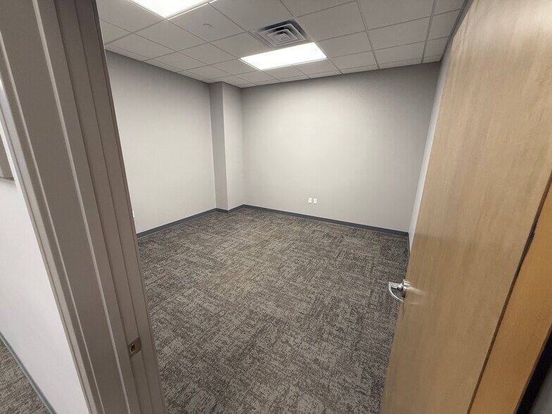 More Photos Of 72 W 64th St, Holland Manufacturing For Sale