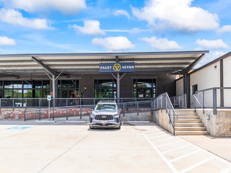 More Photos Of 2505 W 11th St, Houston General Retail For Sale