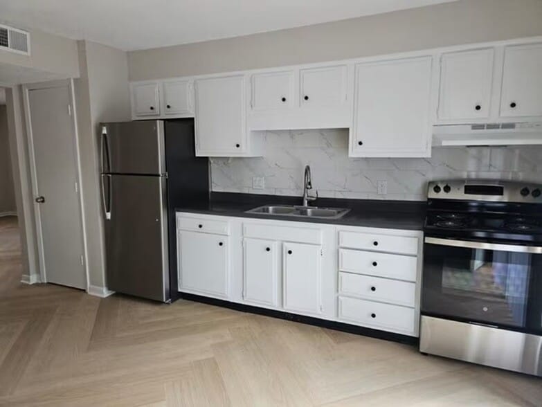 More Photos Of 400 N Oakland Ave, Carbondale Apartments For Sale