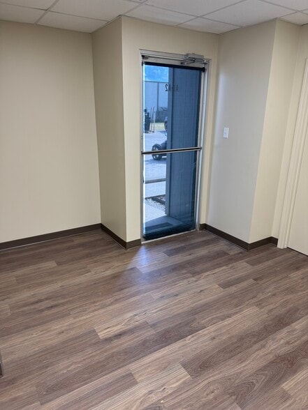 More Photos Of 104 Row 2, Lafayette Light Distribution For Lease