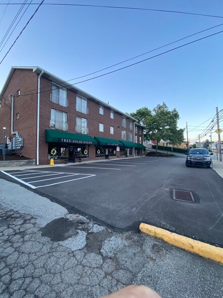 More Photos Of 401-407 Freeport Rd, Blawnox Storefront Retail Residential For Lease