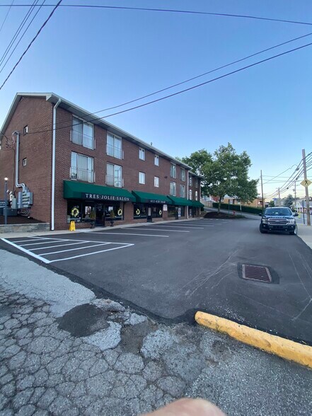 More Photos Of 401-407 Freeport Rd, Blawnox Storefront Retail Residential For Lease