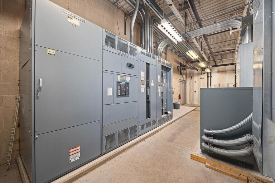 More Photos Of 6533 N Galena Rd, Peoria Manufacturing For Lease