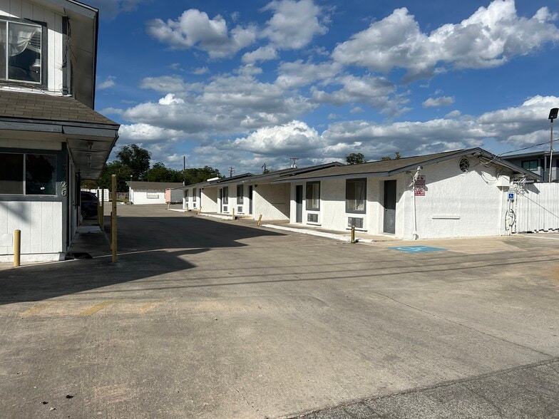 More Photos Of 3426 Fredericksburg Rd, San Antonio Hotel For Sale