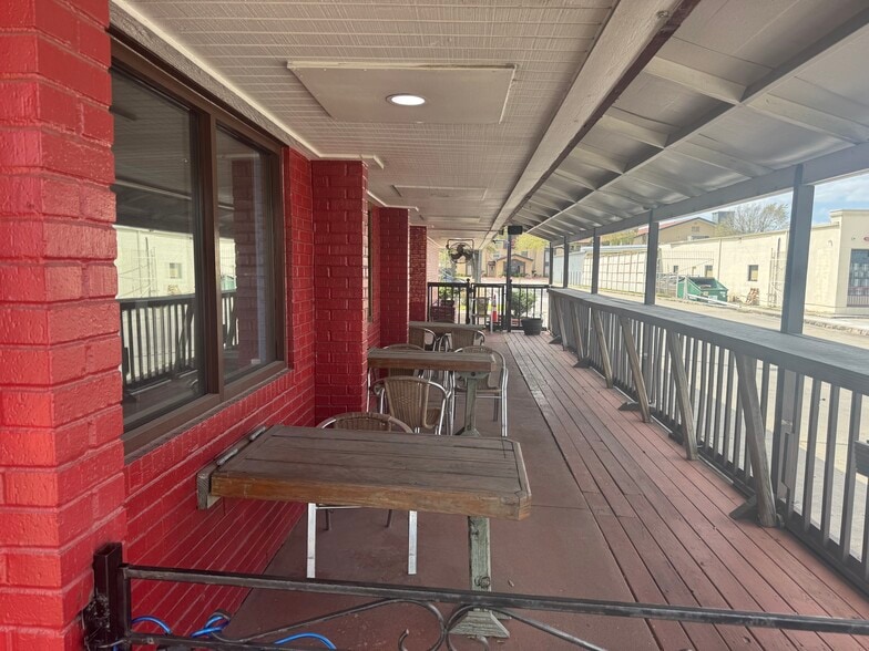 More Photos Of 9902 Gulf Fwy, Houston Restaurant For Sale