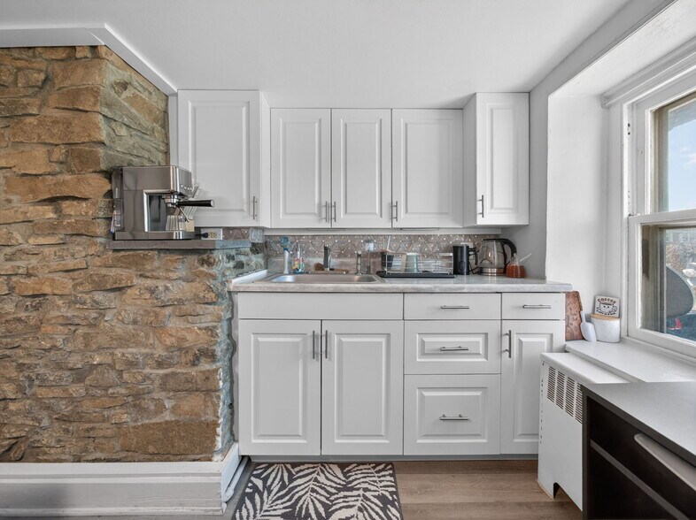 More Photos Of 1434-1436 W Broad St, Quakertown Office For Sale