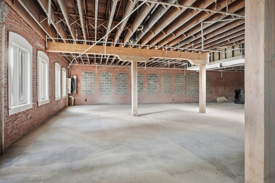 More Photos Of 410 Archibald St, Kansas City Storefront Retail Office For Sale