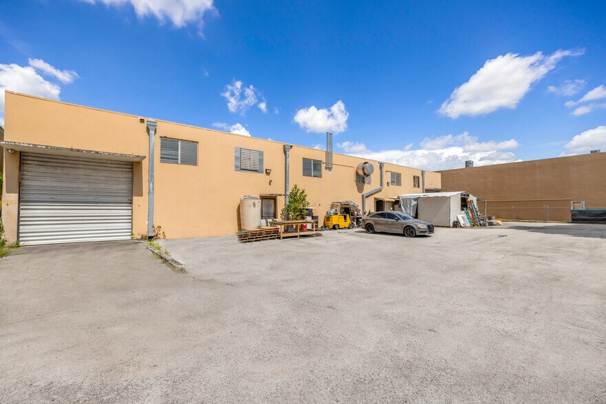 More Photos Of 7725 W 2nd Ct, Hialeah Warehouse For Sale