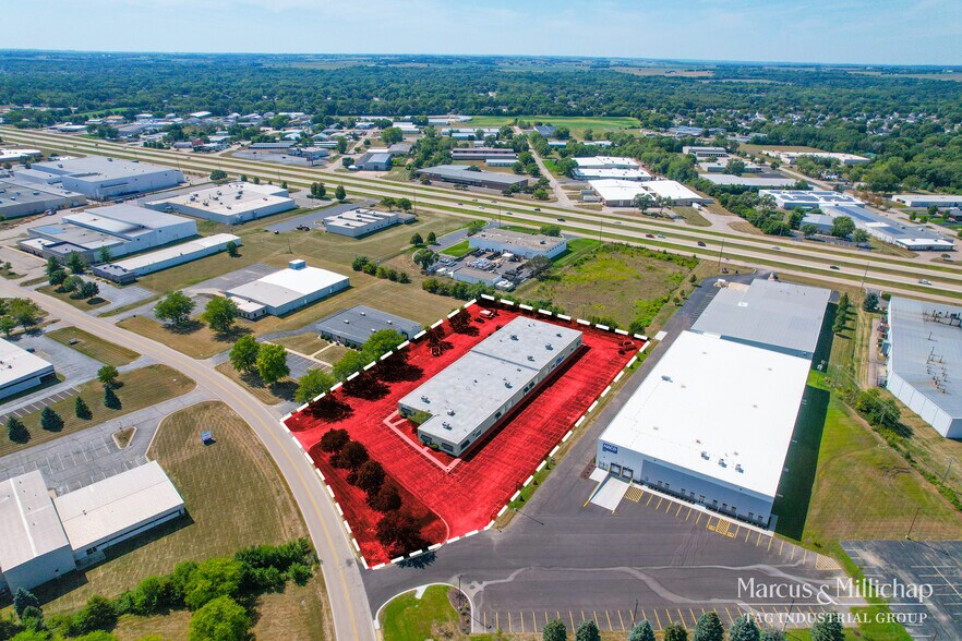 More Photos Of 9934 N Alpine Rd, Machesney Park Warehouse For Lease