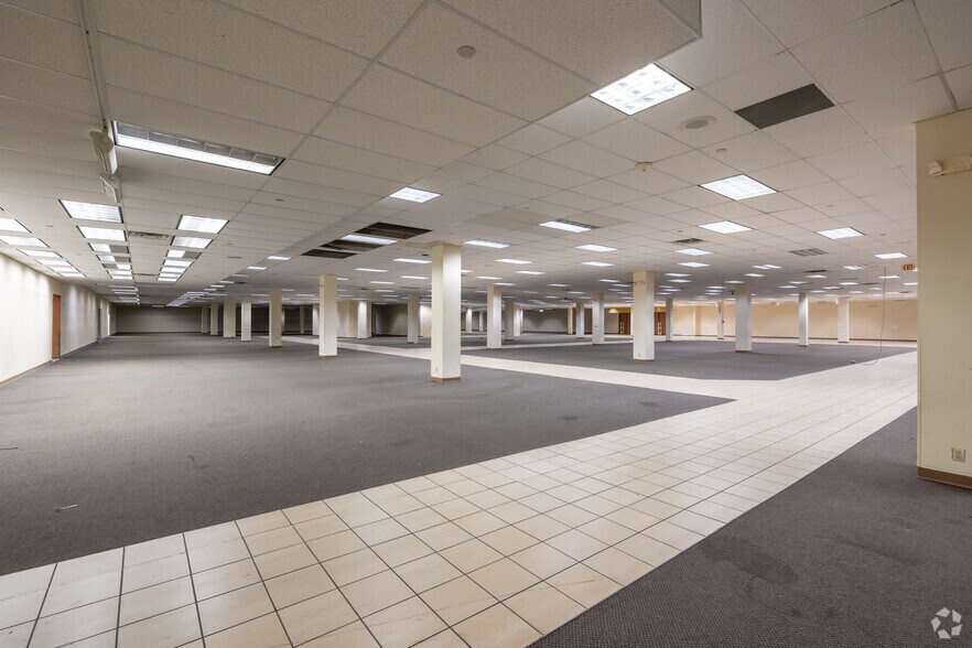 More Photos Of 820 & 3655 Citadel Dr E, Colorado Springs General Retail For Sale