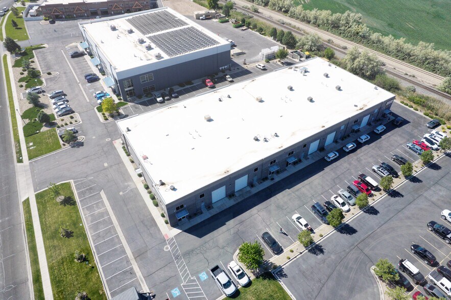 More Photos Of 824 S Auto Mall Dr, American Fork Warehouse For Lease