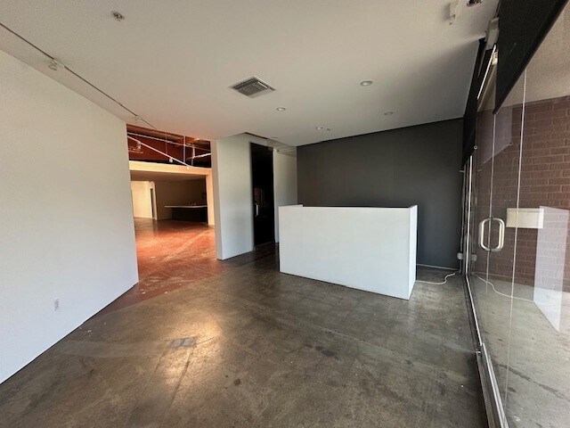 More Photos Of 1657-1669 12th St, Santa Monica Manufacturing For Lease