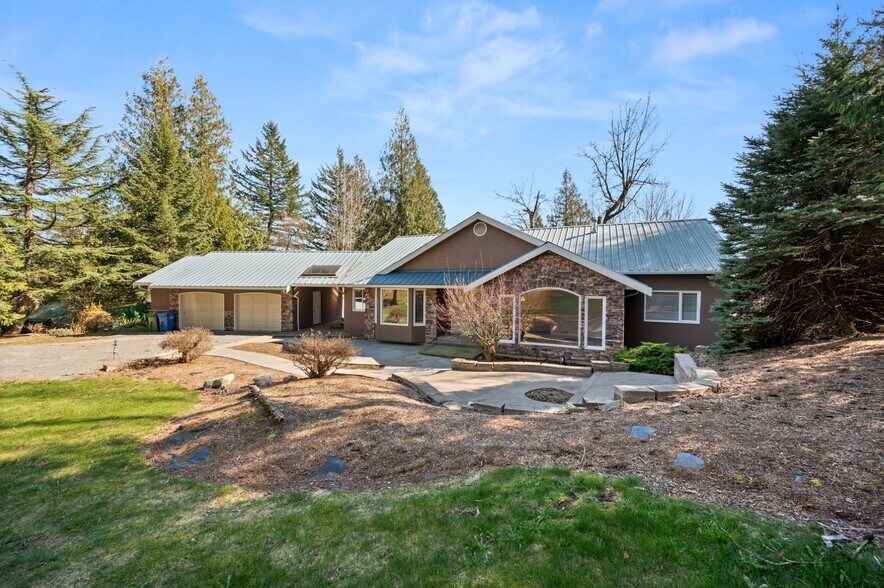 More Photos Of 3051 Eldridge Rd, Abbotsford Office For Sale