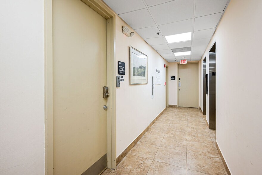 More Photos Of 2691 E Oakland Park Blvd, Fort Lauderdale Office Residential For Lease