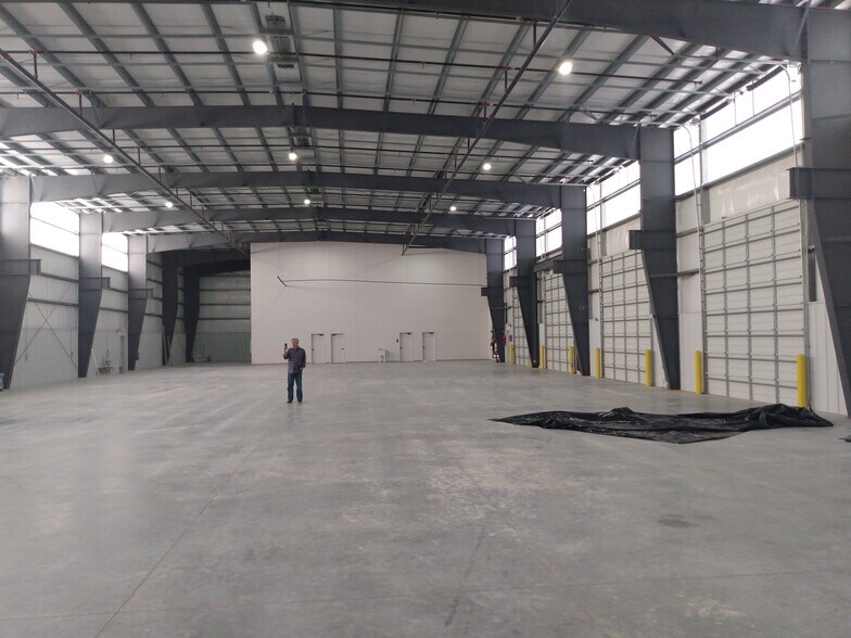 Primary Photo Of 500 Stonegate Dr, Katy Manufacturing For Lease