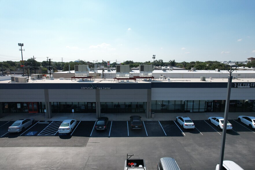 More Photos Of 7959 Fredericksburg Rd, San Antonio Unknown For Lease
