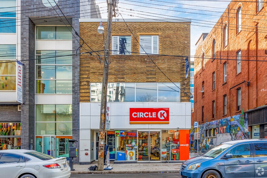 More Photos Of 485 Queen St W, Toronto Storefront Retail Office For Lease