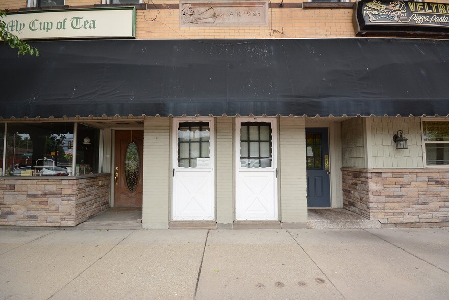More Photos Of 848-850 Allegheny River Blvd, Oakmont Storefront Retail Residential For Lease