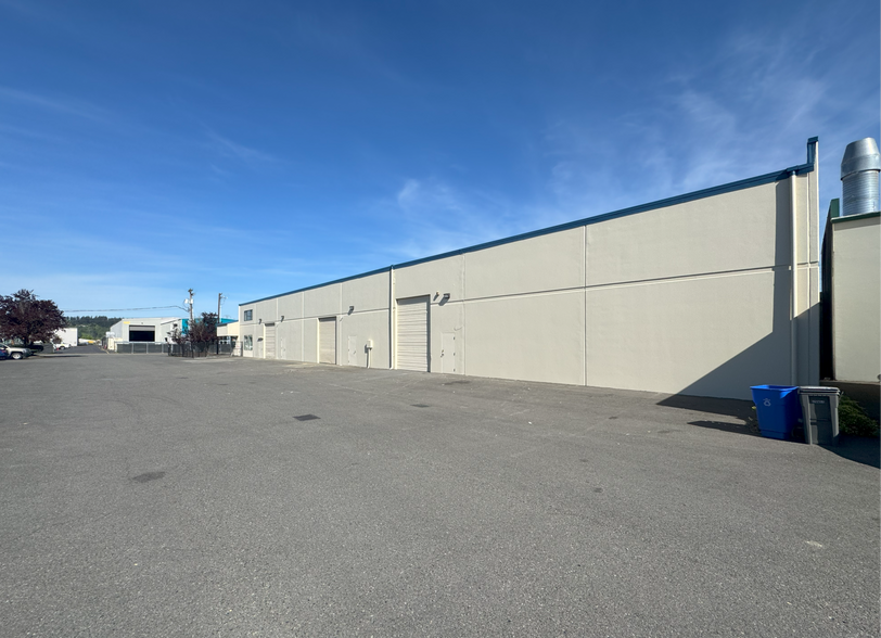 More Photos Of 3202 C St Ne, Auburn Manufacturing For Lease