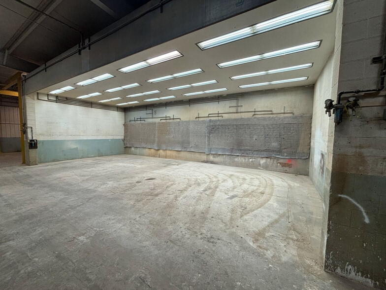 More Photos Of 1805-1811 Sawmill Pky, Huron Warehouse For Sale