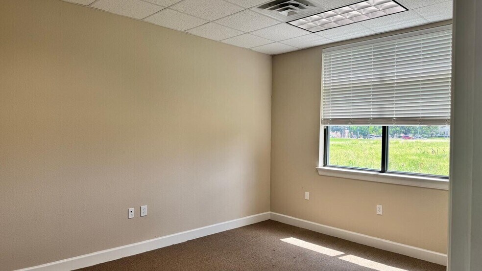 More Photos Of 12440 Emily Ct, Sugar Land Office Residential For Lease