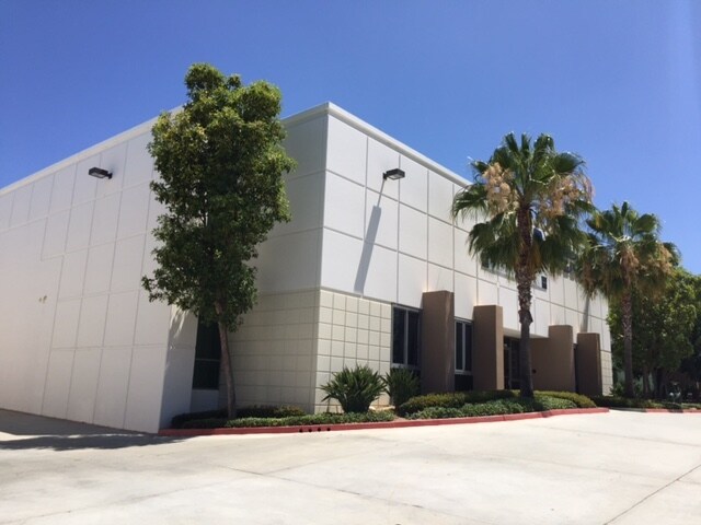 More Photos Of 3913 Oceanic Dr, Oceanside Light Manufacturing For Lease