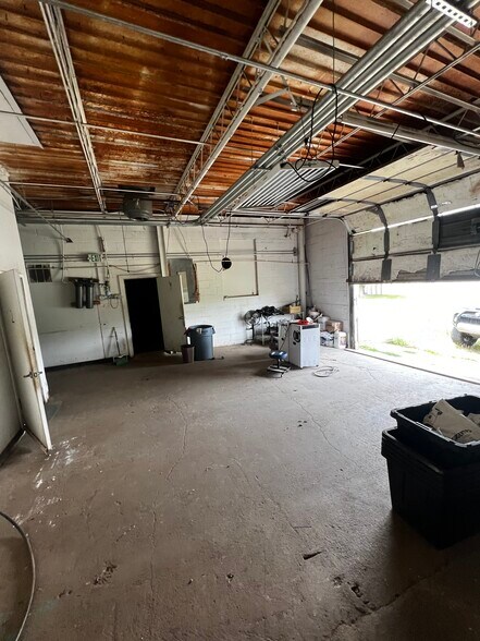 More Photos Of 2804 NW 10th St, Oklahoma City Manufacturing For Sale