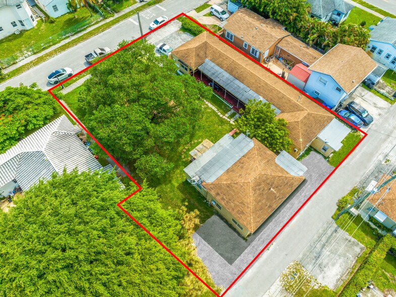 More Photos Of 1943-1947 Buchanan St, Hollywood Apartments For Sale