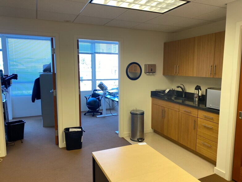 More Photos Of 400 Evelyn Ave, Albany Medical For Lease