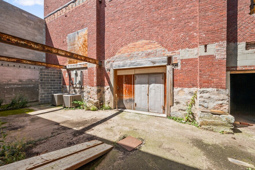 More Photos Of 198-204 Main st, Berlin Specialty For Sale