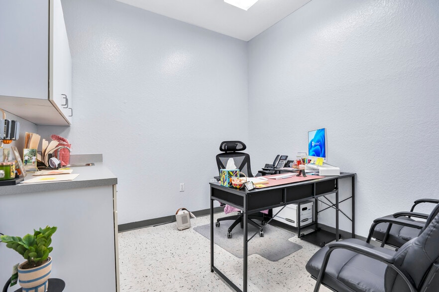 More Photos Of 901-911 N Central Ave, Kissimmee Medical For Lease