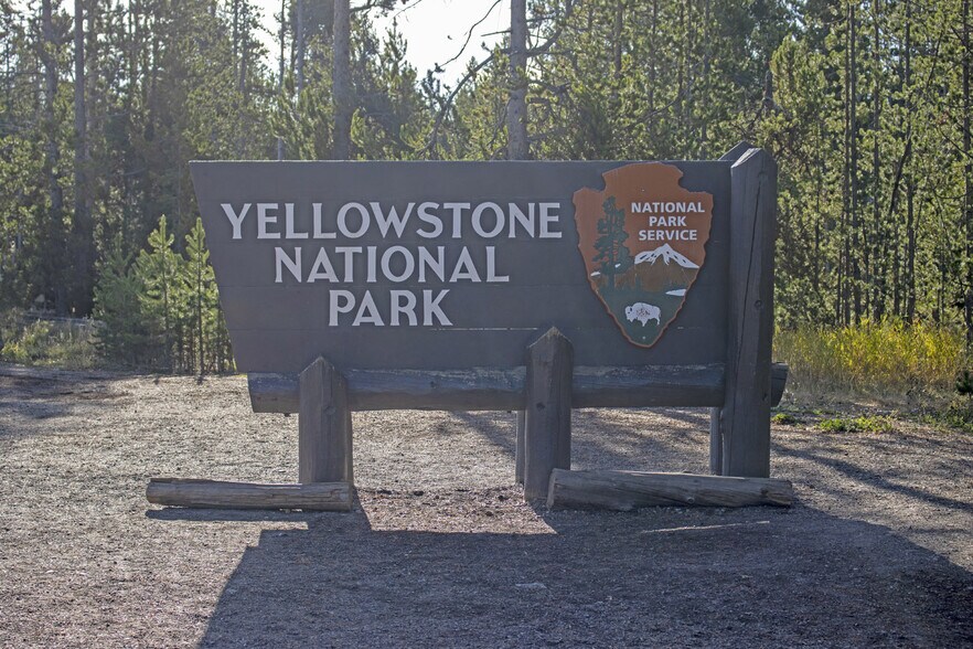 More Photos Of 225 N Geyser St, West Yellowstone Hotel For Sale