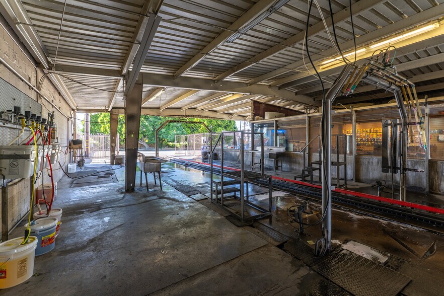 More Photos Of 530 E Foothill Blvd, Pomona Service Station For Sale