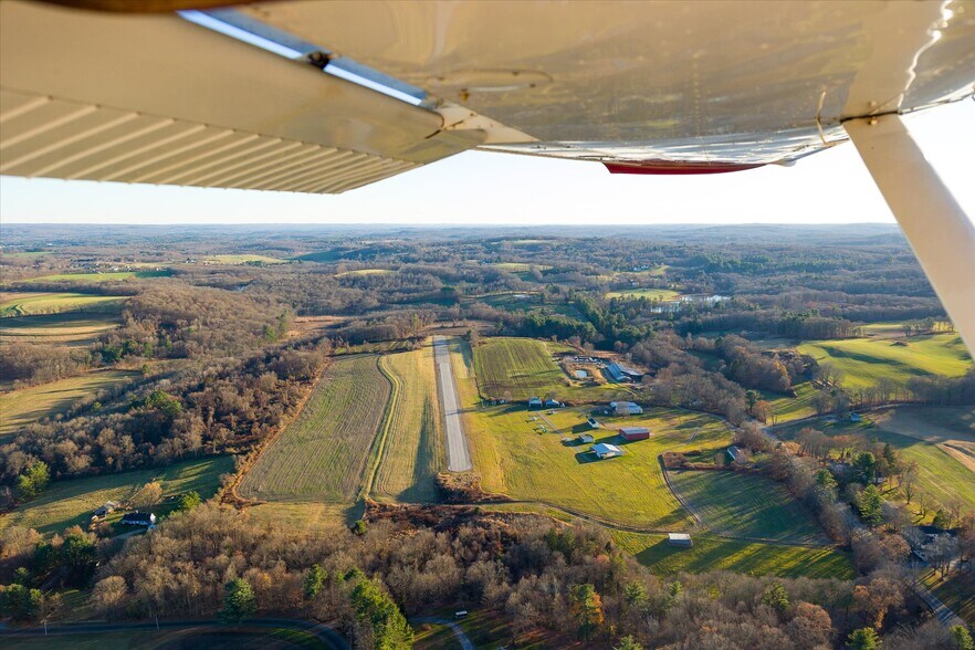 More Photos Of 89 Route 169, Woodstock Airport For Sale