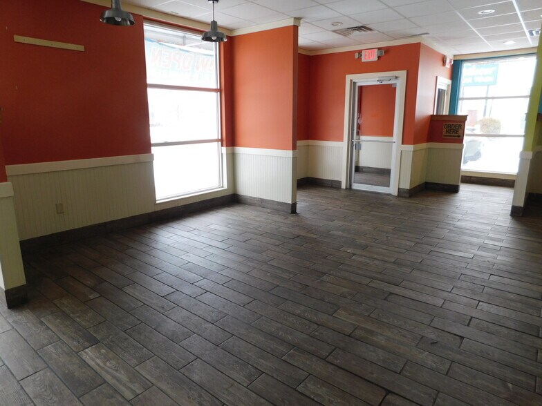 More Photos Of 7320 W Good Hope Rd, Milwaukee Fast Food For Lease