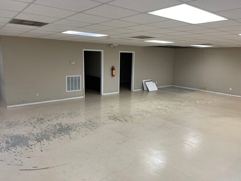 More Photos Of 110 1/2 Northgate Rd, Natchez Warehouse For Sale