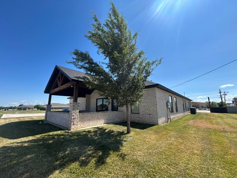 More Photos Of 7469 Pennsylvania Dr, Amarillo Office For Lease