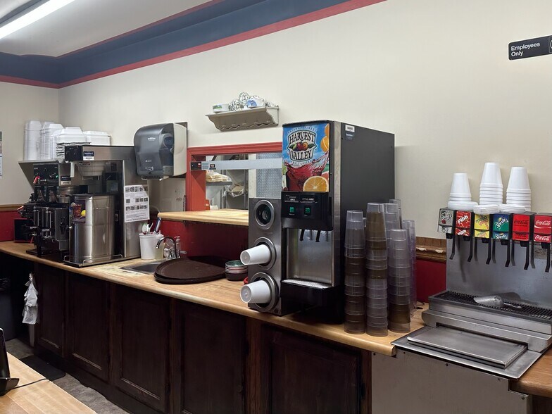 More Photos Of 108 N Phelps St, Decatur General Retail For Sale