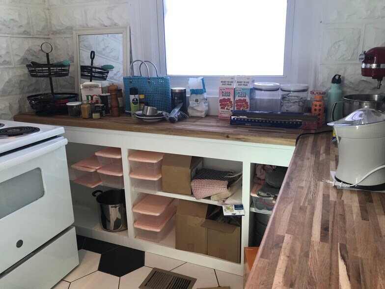 More Photos Of 11615 Main St, Louisville Freestanding For Sale