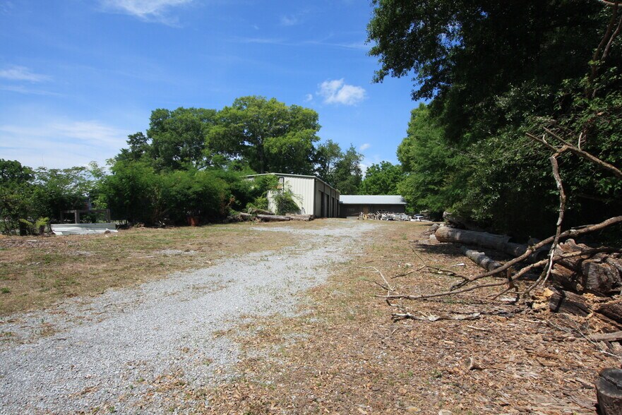More Photos Of 64 Waddell Cir, Aragon Industrial For Sale
