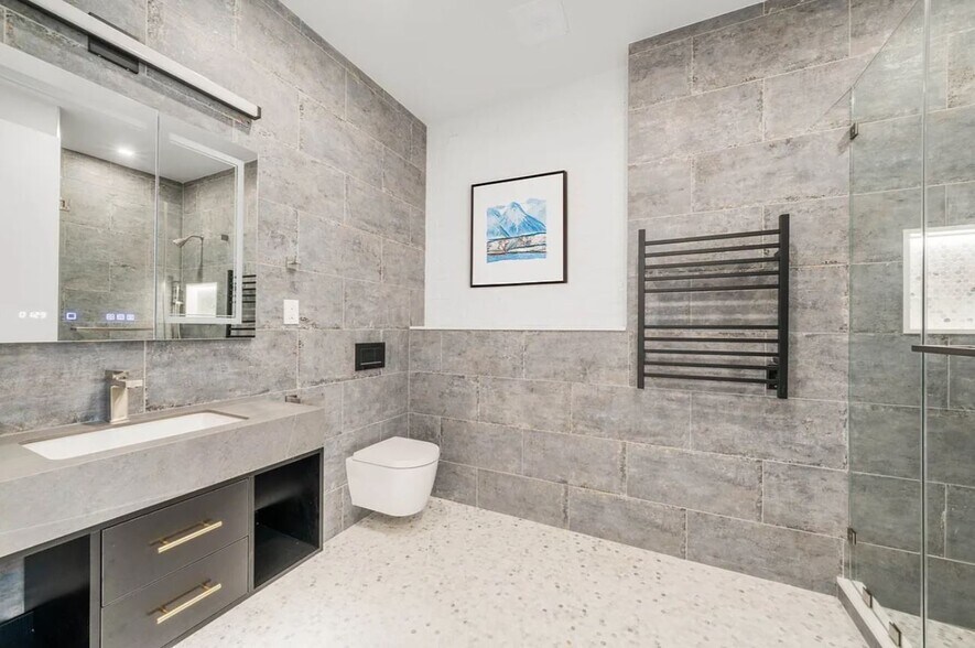 More Photos Of 410 W 47th St, New York Apartments For Sale