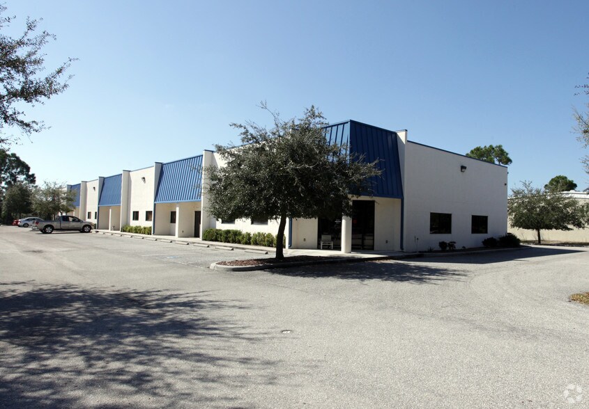 More Photos Of 723 Commerce Dr, Venice Manufacturing For Lease