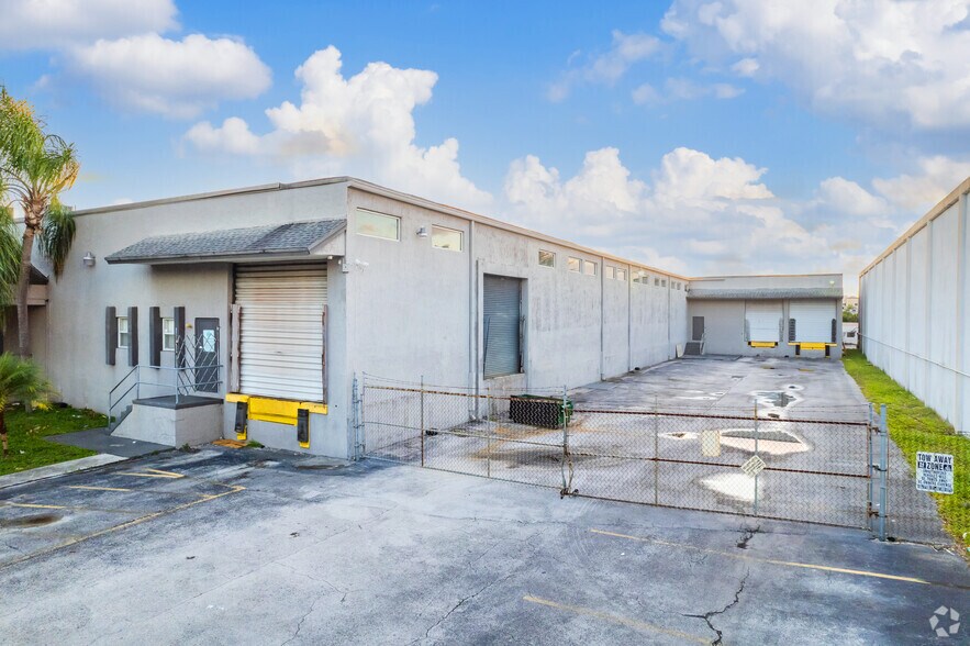 More Photos Of 2801 S Park Rd, Pembroke Park Warehouse For Sale