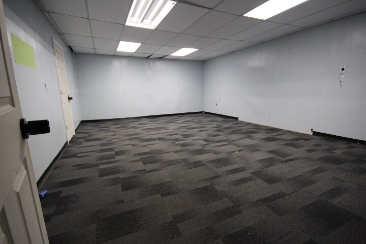 More Photos Of 21-69 S Main St, Leicester Service For Sale