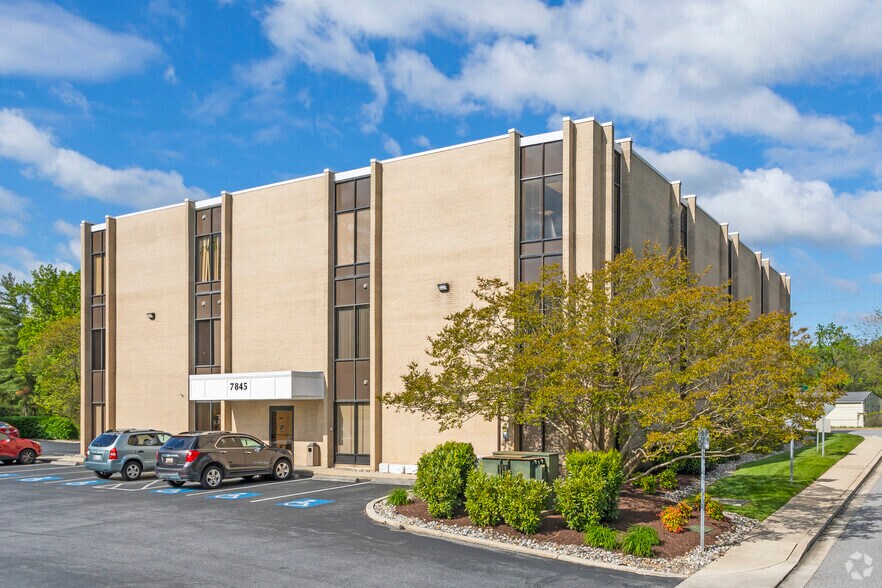 Primary Photo Of 7845 Oakwood Rd, Glen Burnie Medical For Lease
