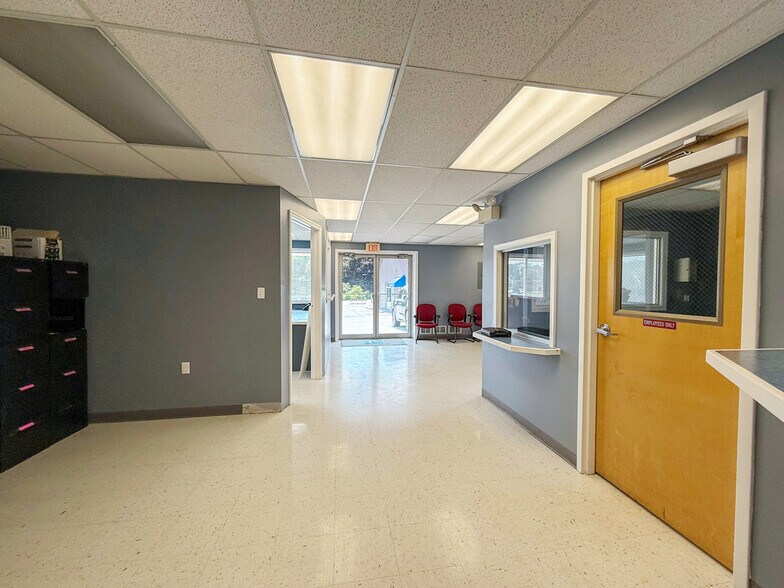 More Photos Of 15180 Barrens Rd N, Stewartstown Auto Repair For Sale