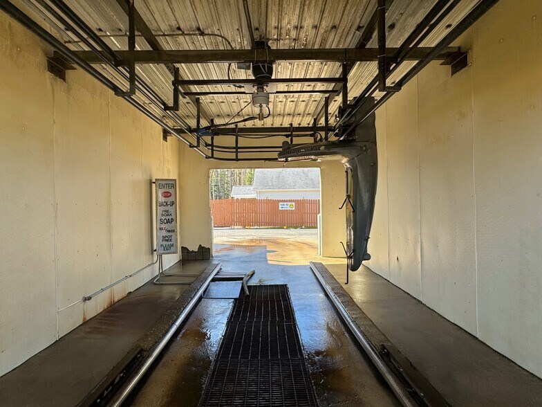 More Photos Of 7167 Houghton Lake Dr, Houghton Lake Carwash For Sale