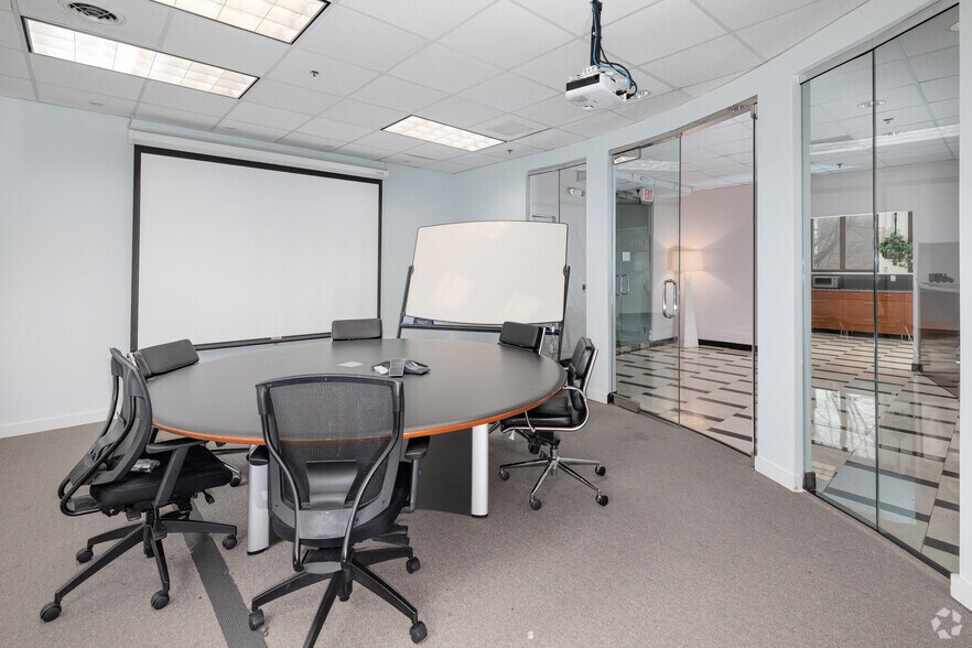 More Photos Of 1964 Gallows Rd, Vienna Office For Sale