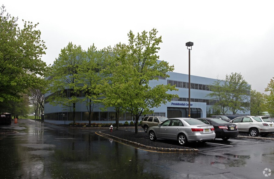 More Photos Of 293 Eisenhower Pky, Livingston Office For Lease